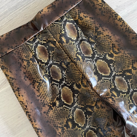 VERSACE Python Leggings - Picture 3 of 16